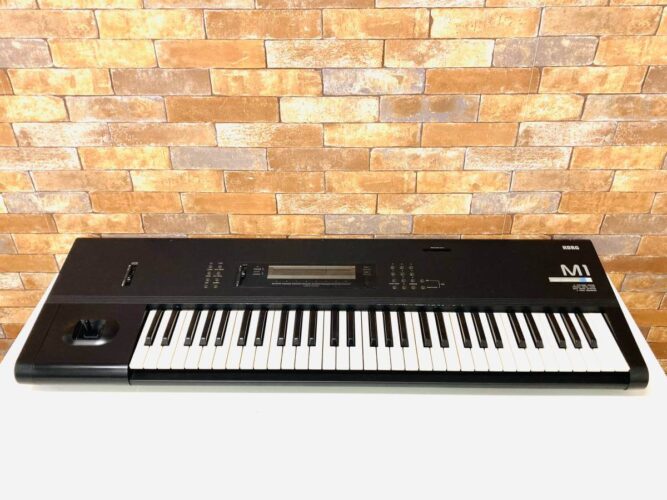 KORG コルグ シンセサイザー ミュージックワークステーション M1を福岡